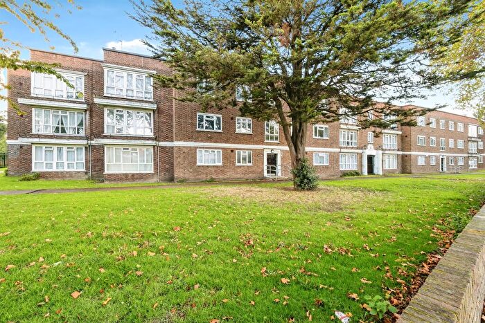 2 Bedroom Flat For Sale In Longbridge Road, Barking, IG11
