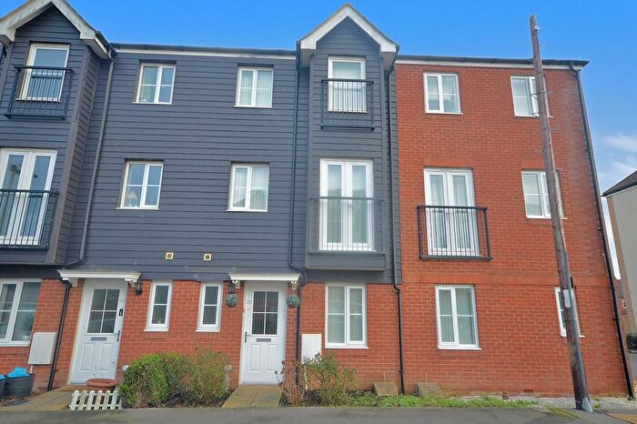 4 Bedroom Town House To Rent In Herdwick Close, Kingsnorth, Ashford, TN25
