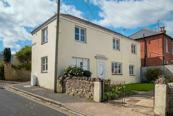 3 Bedroom Cottage To Rent In Nelson Place, Ryde, PO33