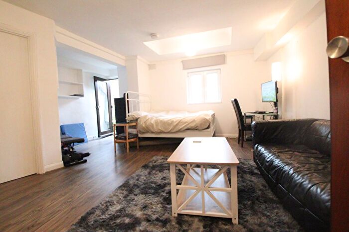 Studio To Rent In Kentish Town Road, London, NW5