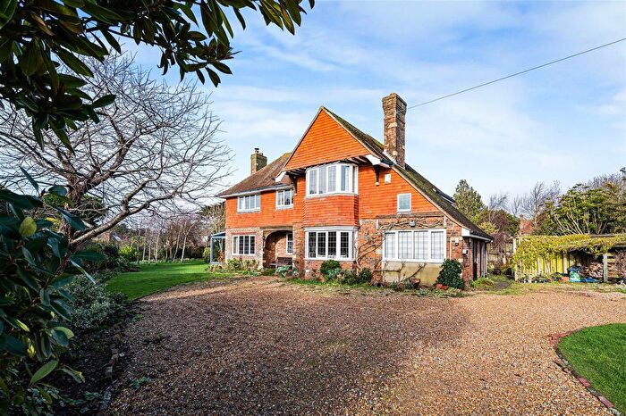 4 Bedroom Detached House For Sale In Chyngton Road, Seaford, BN25