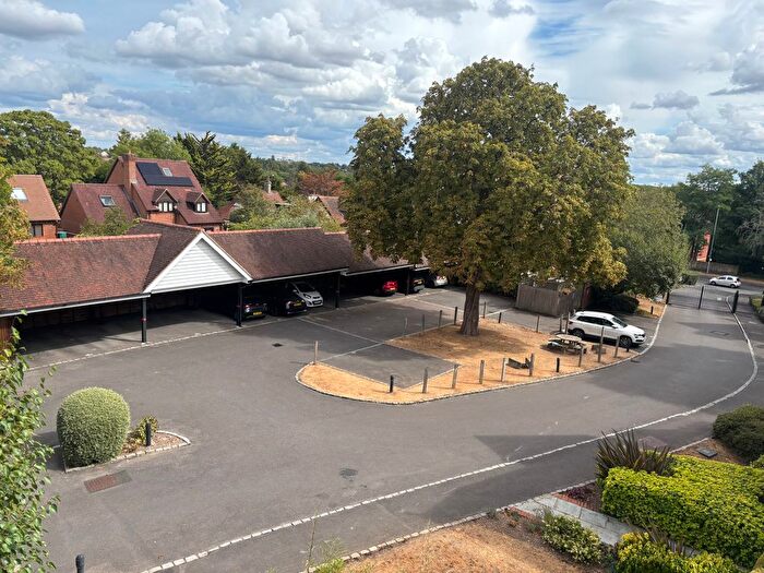 2 Bedroom Flat For Sale In Upcross Gardens, Reading, RG1