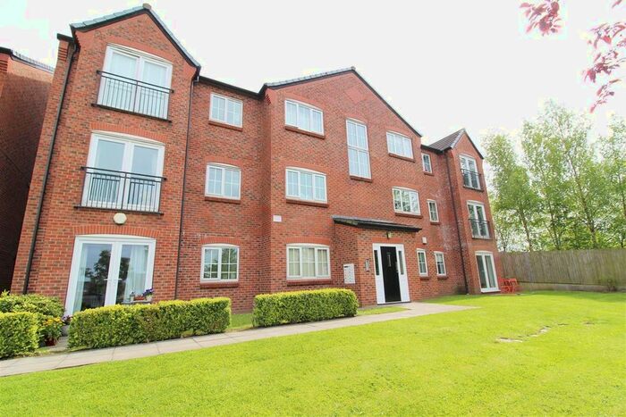 2 Bedroom Flat To Rent In Chamberlain Gardens, Bredbury, Stockport, SK6