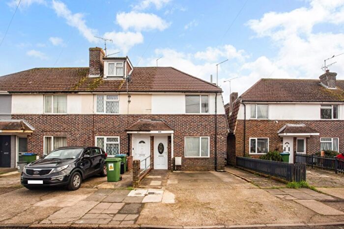 2 Bedroom End Of Terrace House To Rent In Conbar Avenue Littlehampton, BN16