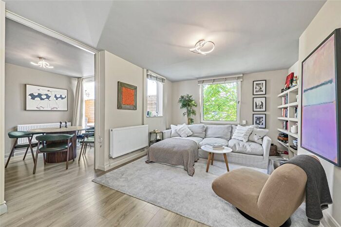 3 Bedroom Flat For Sale In Lansdowne Way, London, SW8