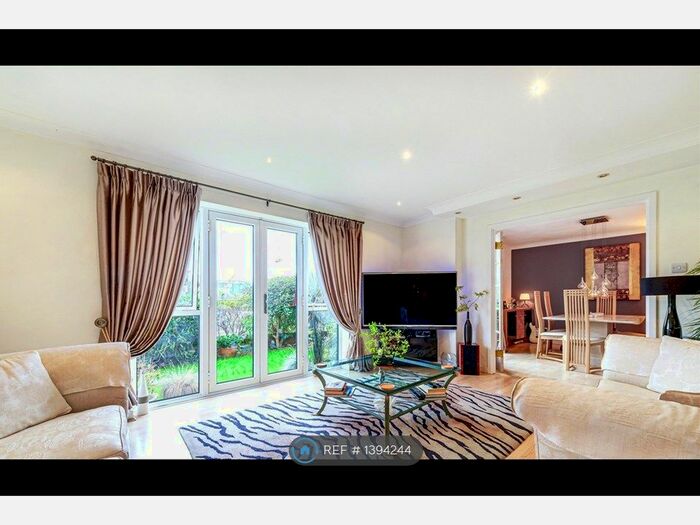 2 Bedroom Flat To Rent In Portland Court, Bristol, BS1