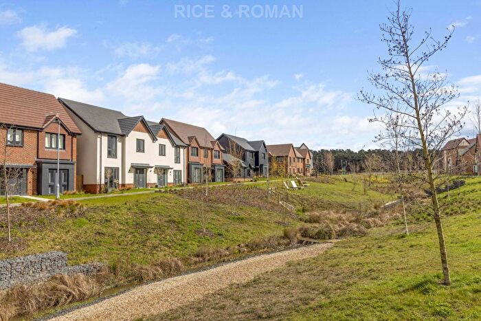 4 Bedroom Detached House For Sale In Collins Walk, Crowthorne, RG45