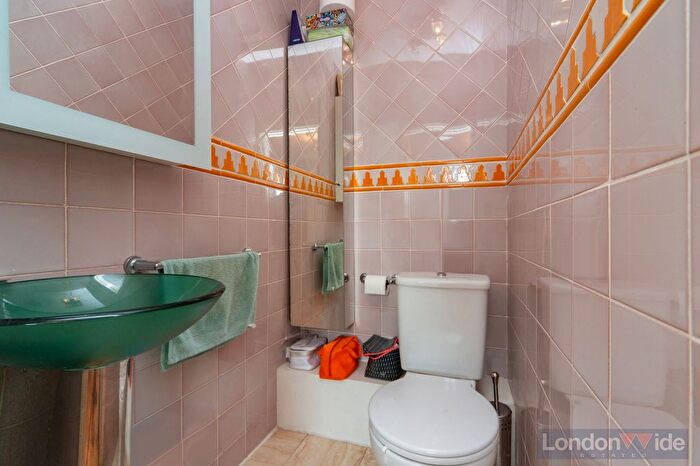 3 Bedroom Flat To Rent In Top Floor, Sutherland Avenue, Maida Vale, W9