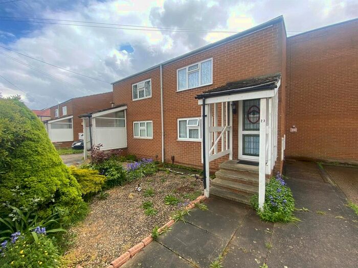 1 Bedroom Maisonette To Rent In Dickens Avenue, Hillingdon, UB8