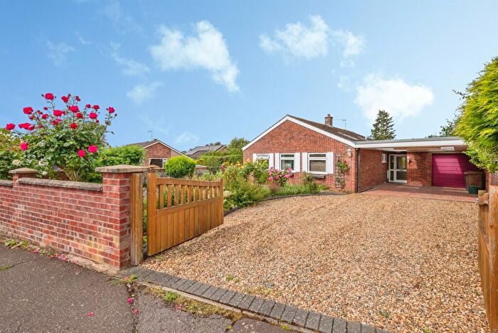 2 Bedroom Detached Bungalow For Sale In Howards Way, Cawston, Norwich, NR10