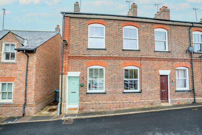 3 Bedroom End Of Terrace House To Rent In Cleveland Road, Markyate, St. Albans, Hertfordshire, AL3
