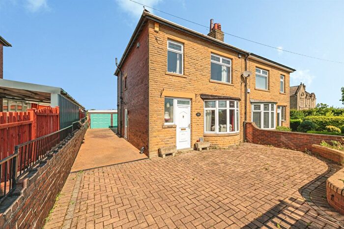 3 Bedroom Semi-detached House For Sale In Leeds Road, Dewsbury, WF12