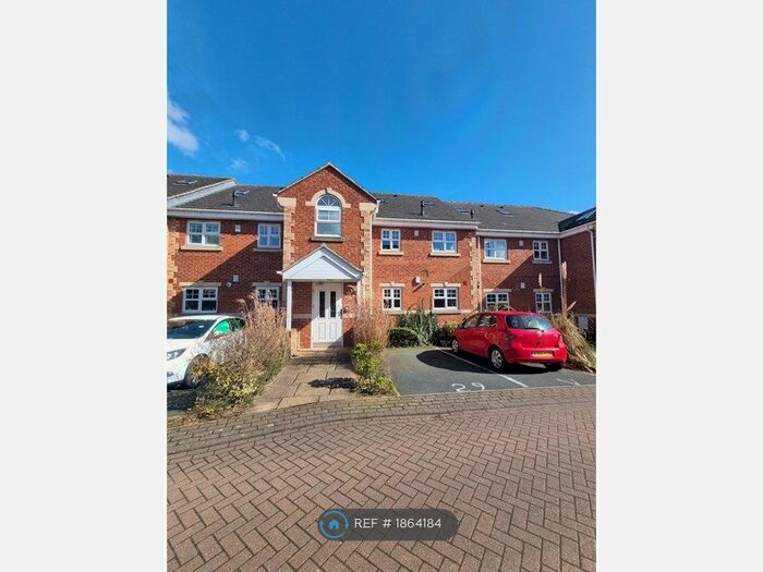 2 Bedroom Flat To Rent In Sycamore Chase, Pudsey, LS28