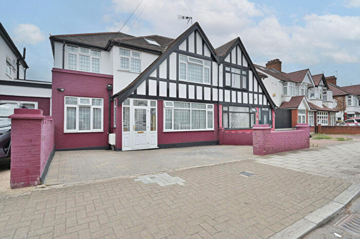 5 Bedroom Semi Detached House For Sale In Cavendish Avenue, Harrow, HA1