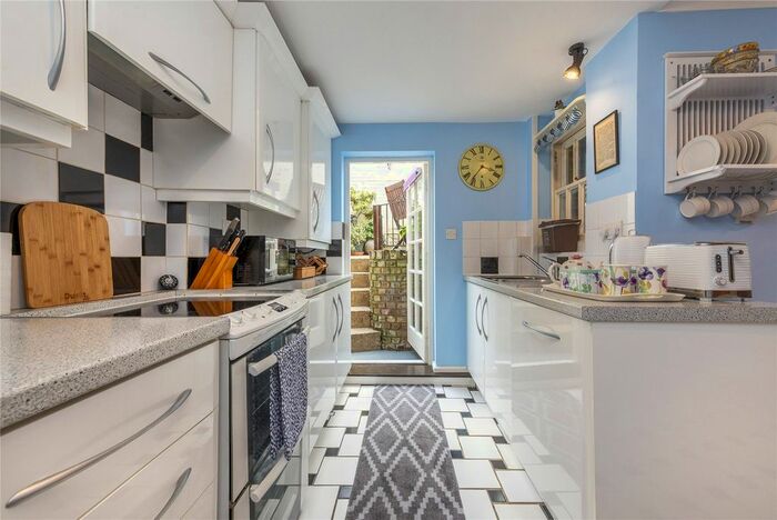 1 Bedroom Flat To Rent In Gladstone Street, Elephant And Castle, SE1