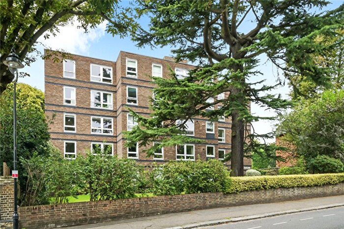2 Bedroom Flat For Sale In Broadlands Road, London, N6