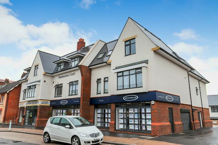 1 Bedroom Flat To Rent In Lymington Road, Highcliffe, Christchurch., BH23