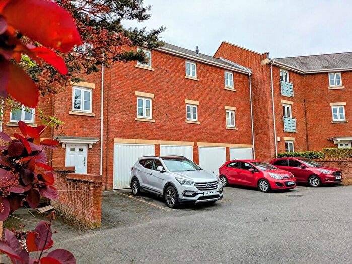 2 Bedroom Apartment For Sale In Heraldry Way, Exeter, EX2