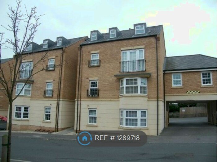 2 Bedroom Flat To Rent In Ilam Court, Rugby CV22