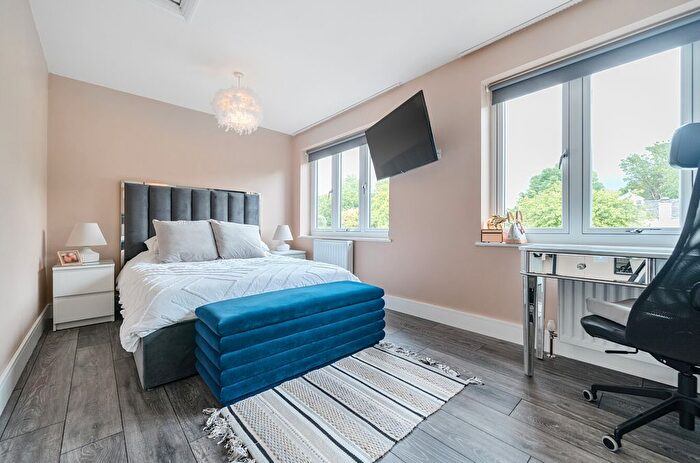 2 Bedroom Terraced House For Sale In Clifford Road, Barnet, EN5