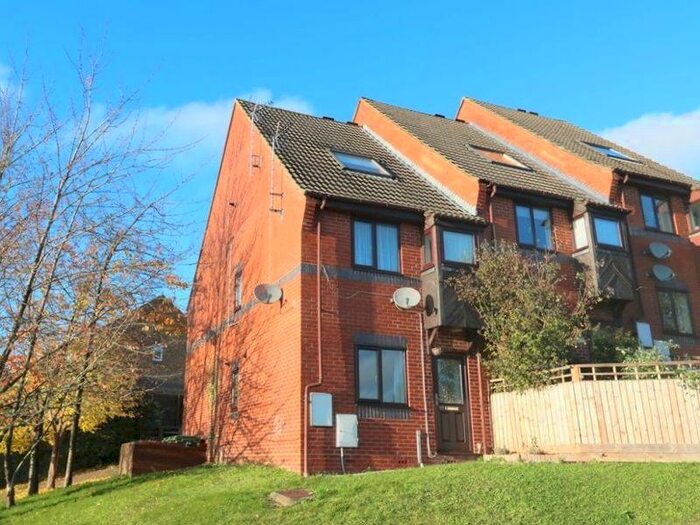 1 Bedroom Maisonette To Rent In Garratts Way, High Wycombe, HP13