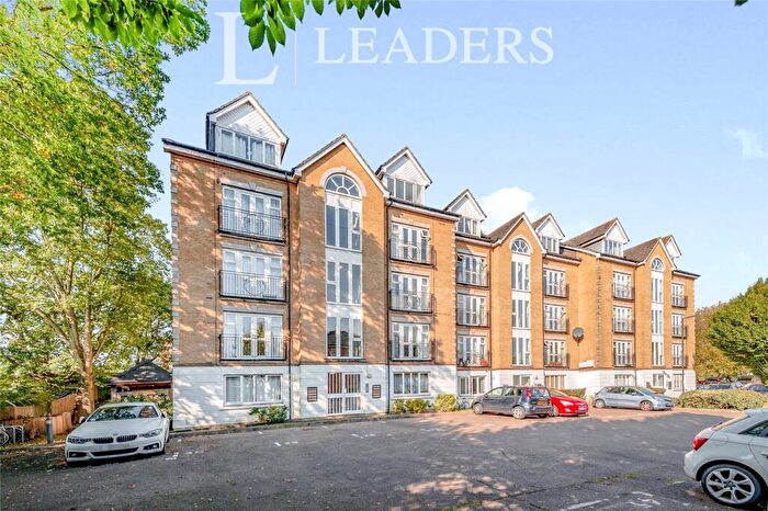 2 Bedroom Apartment For Sale In Beverley Mews, Crawley, West Sussex, RH10