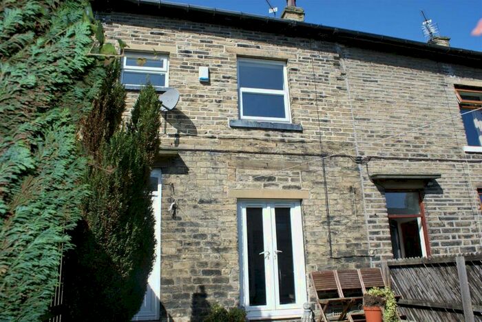 3 Bedroom Terraced House To Rent In Broomfield Terrace, Cleckheaton, BD19