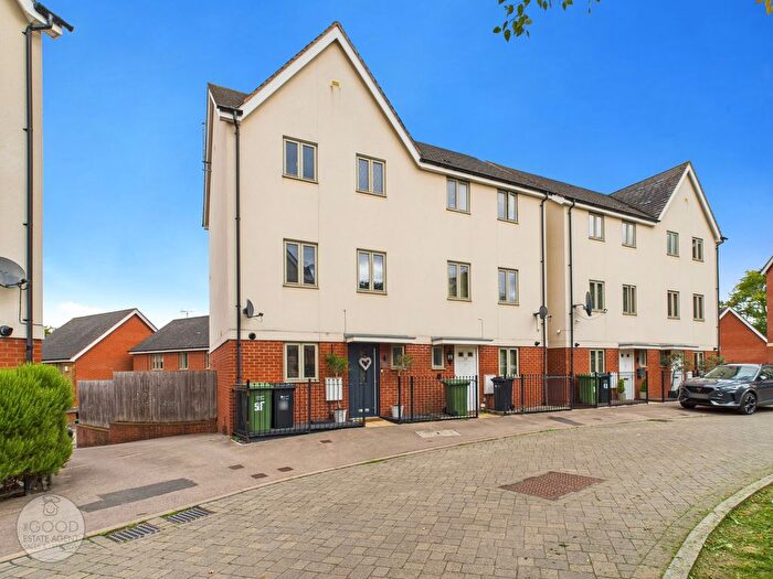 3 Bedroom Semi-Detached House For Sale In Campbell Road, Hereford, HR1