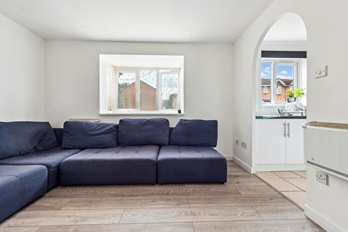 1 Bedroom Apartment To Rent In Whitehead Close, Edmonton, N18