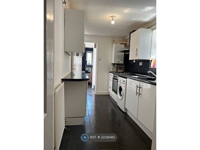 3 Bedroom Terraced House To Rent In Amity Road, Reading, RG1