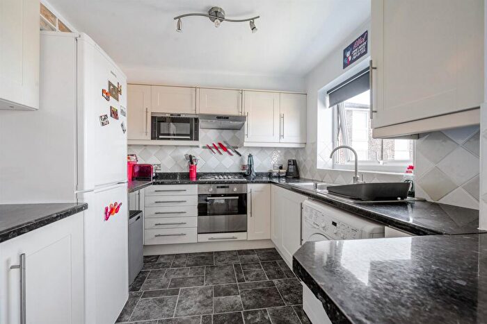 2 Bedroom Flat For Sale In Eskdale, London Colney, St. Albans, AL2
