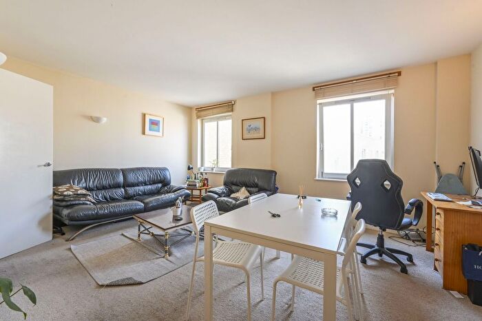 2 Bedroom Flat For Sale In Coke Street, Aldgate, London, E1