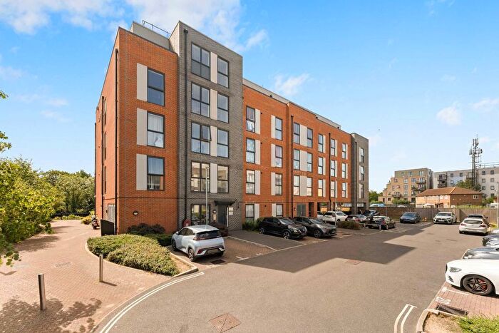 2 Bedroom Flat For Sale In Gilding Way, Southall, UB2