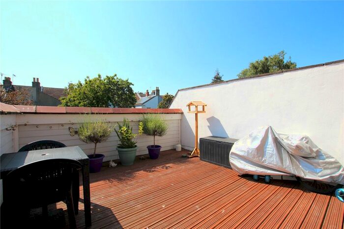 1 Bedroom Flat To Rent In Langton Road, Worthing, West Sussex, BN14