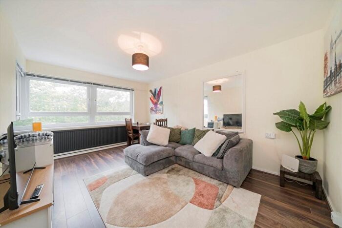 1 Bedroom Flat To Rent In Earlsferry Way, Islington, N1