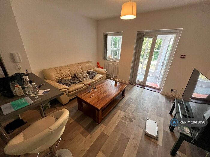 2 Bedroom Flat To Rent In Heron Court Road, Bournemouth, BH3