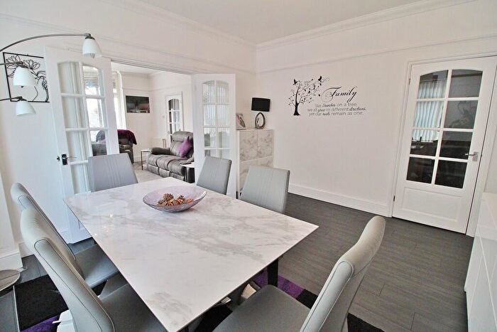 5 Bedroom Detached House For Sale In Havant Road, Drayton, PO6