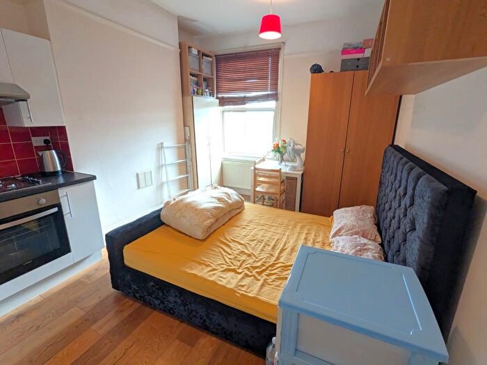 Studio To Rent In Cricklewood Broadway, Cricklewood, NW2