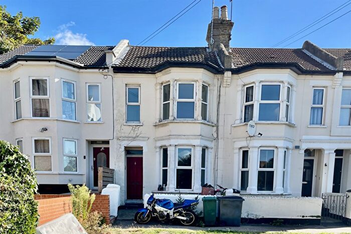 1 Bedroom Flat To Rent In Forest Avenue, Southend-On-Sea, SS1