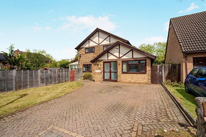 5 Bedroom Detached House For Sale In Illingworth Place, Oldbrook, Milton Keynes, MK6
