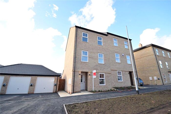 4 Bedroom Semi Detached House To Rent In Magnolia Road, Seacroft, Leeds, West Yorkshire, LS14