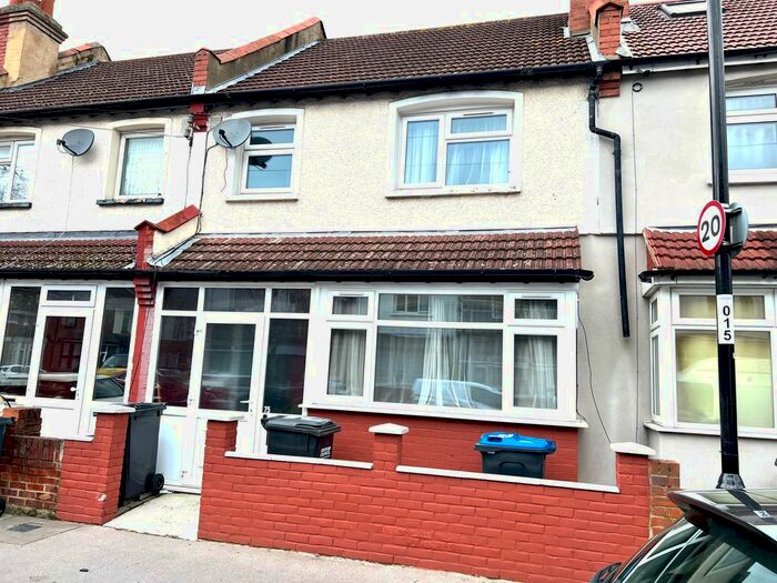 3 Bedroom Terraced House To Rent In Penshurst Road, Thornton Heath, CR7