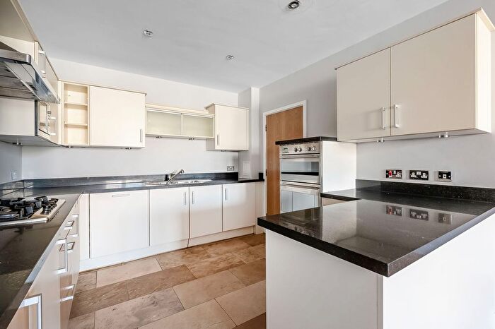 2 Bedroom Flat For Sale In Grove Hill Road, Tunbridge Wells, TN1