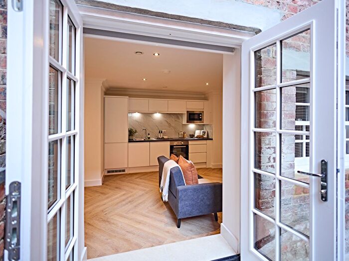 2 Bedroom Flat To Rent In Apt, - Cookridge Street #, LS2