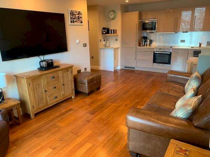 2 Bedroom Apartment To Rent In The Hayes, Cardiff, CF10