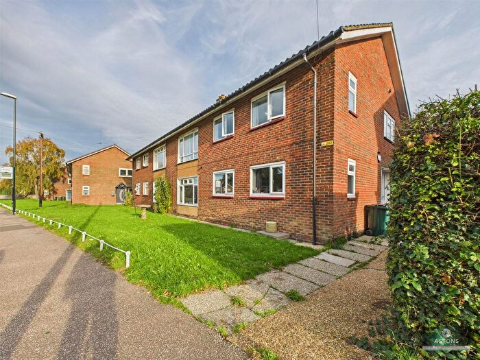 2 Bedroom Maisonette For Sale In Stagelands, Crawley, RH11