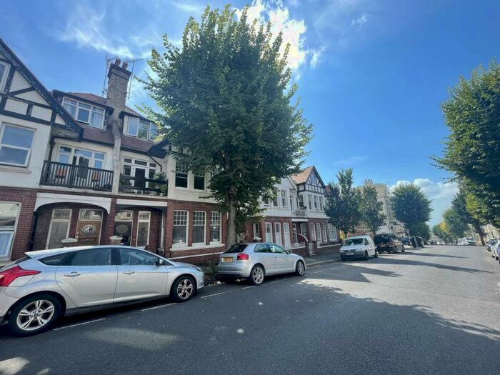 Studio To Rent In York Avenue, Hove, East Sussex, BN3