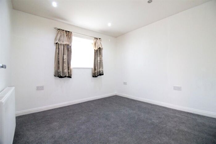 1 Bedroom Flat To Rent In Queens Road, Southall, UB2