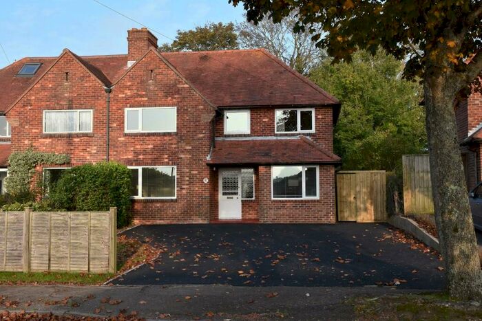 4 Bedroom Semi-Detached House To Rent In Kings Crescent, Lymington, SO41