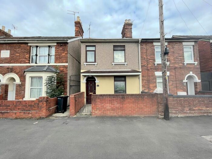 3 Bedroom Semi-Detached House To Rent In Cricklade Road, Swindon, SN2